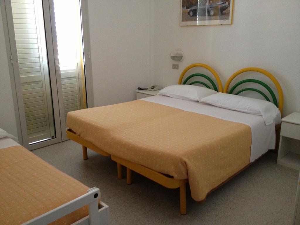 Hotel Vienna Senigallia Habitación foto